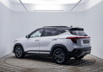 Подержанный автомобиль Kia Seltos 2024 года (7 фото)
