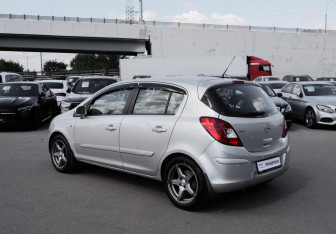 Подержанный автомобиль Opel Corsa 2007 года (7 фото)