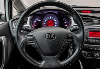 Подержанный автомобиль Kia Ceed Hatchback 2017 года (22 фото)