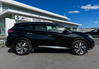 Подержанный автомобиль Nissan Murano Suv 2022 года (4 фото)