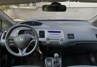 Подержанный автомобиль Honda Civic Sedan 2009 года (13 фото)