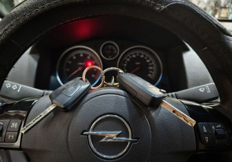 Подержанный автомобиль Opel Astra Sedan 2008 года (14 фото)