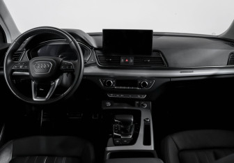 Подержанный автомобиль Audi Q5 2021 года (12 фото)