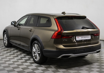 Подержанный автомобиль Volvo V90 Cross Country 2017 года (7 фото)