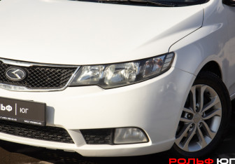 Подержанный автомобиль Ford Focus Sedan 2006 года (20 фото)