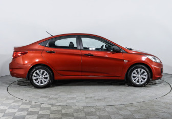 Подержанный автомобиль Hyundai Solaris Sedan 2012 года (4 фото)