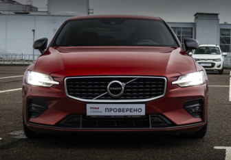 Подержанный автомобиль Volvo S60 2019 года (3 фото)