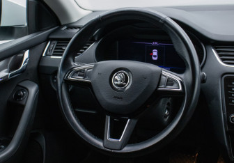 Подержанный автомобиль Skoda Octavia Liftback 2018 года (15 фото)