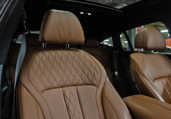 Подержанный автомобиль BMW X6 2020 года (12 фото)