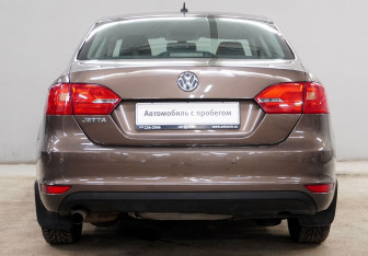 Подержанный автомобиль Volkswagen Jetta Sedan 2012 года (6 фото)