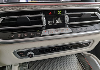 Подержанный автомобиль BMW X6 2021 года (21 фото)