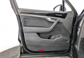 Подержанный автомобиль Volkswagen Touareg 2020 года (19 фото)