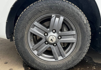Подержанный автомобиль Toyota Land Cruiser Suv 2011 года (15 фото)