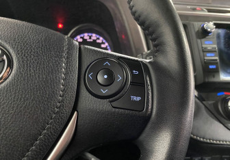 Подержанный автомобиль Toyota RAV4 2018 года (16 фото)