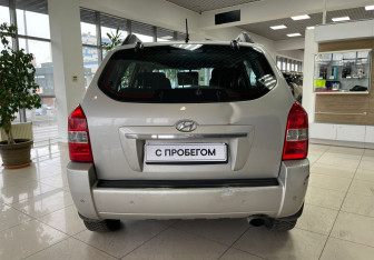 Подержанный автомобиль Hyundai Tucson 2008 года (6 фото)
