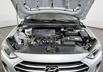 Подержанный автомобиль Hyundai Elantra Sedan 2018 года (6 фото)