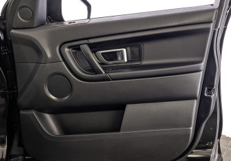 Подержанный автомобиль Land Rover Discovery Sport 2015 года (25 фото)