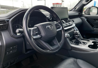 Подержанный автомобиль Toyota Land Cruiser Suv 2024 года (13 фото)