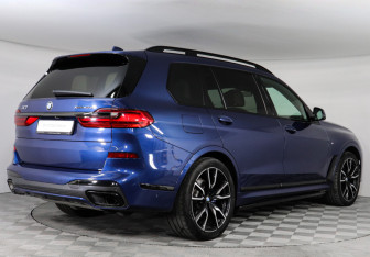 Подержанный автомобиль BMW X7 2021 года (2 фото)