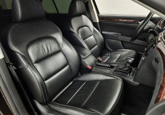 Подержанный автомобиль Skoda Superb Wagon 2013 года (12 фото)