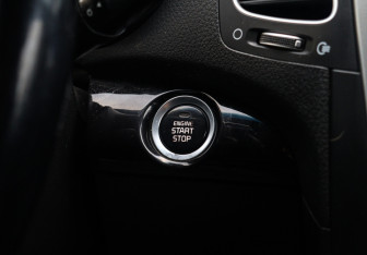 Подержанный автомобиль Kia Sorento 2015 года (20 фото)