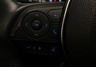 Подержанный автомобиль Toyota RAV4 2021 года (13 фото)