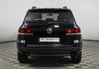 Подержанный автомобиль Volkswagen Touareg 2007 года (6 фото)