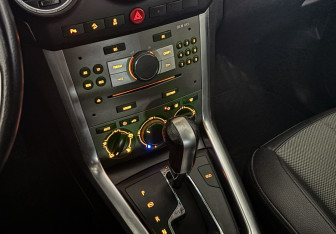 Подержанный автомобиль Opel Antara 2013 года (20 фото)