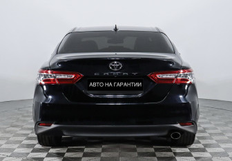 Подержанный автомобиль Toyota Camry Sedan 2018 года (6 фото)