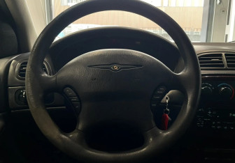 Подержанный автомобиль Chrysler Concorde 2002 года (11 фото)