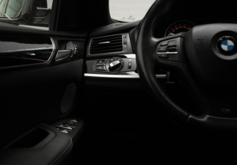 Подержанный автомобиль BMW X4 2015 года (13 фото)