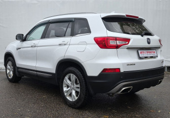 Подержанный автомобиль Changan CS75 2019 года (7 фото)
