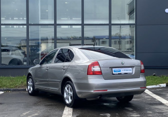 Подержанный автомобиль Skoda Octavia Liftback 2013 года (7 фото)