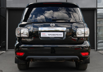 Подержанный автомобиль Nissan Patrol 2010 года (5 фото)