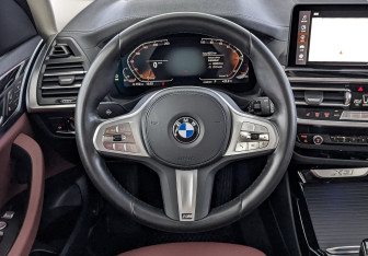 Подержанный автомобиль BMW X3 2024 года (22 фото)