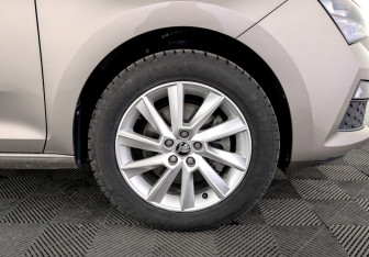Подержанный автомобиль Skoda Rapid Liftback 2021 года (18 фото)