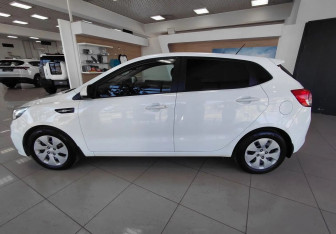 Подержанный автомобиль Kia Rio Hatchback 2016 года (8 фото)