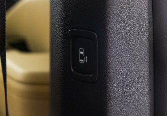 Подержанный автомобиль Kia Carnival 2020 года (19 фото)