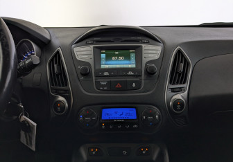 Подержанный автомобиль Hyundai ix35 2015 года (15 фото)