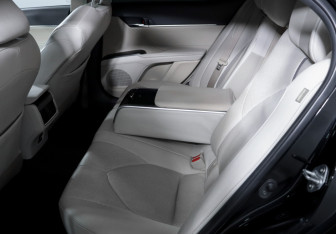 Подержанный автомобиль Toyota Camry Sedan 2021 года (10 фото)