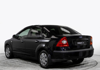 Подержанный автомобиль Ford Focus Sedan 2007 года (5 фото)