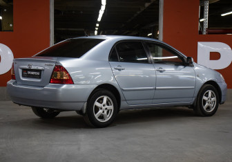 Подержанный автомобиль Toyota Corolla Sedan 2006 года (5 фото)