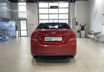 Подержанный автомобиль Hyundai Solaris Sedan 2015 года (5 фото)