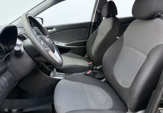 Подержанный автомобиль Hyundai Solaris Hatchback 2013 года (10 фото)