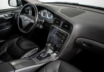 Подержанный автомобиль Volvo S60 2007 года (10 фото)