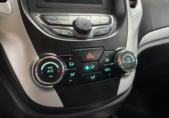 Подержанный автомобиль Changan CS35 2016 года (16 фото)