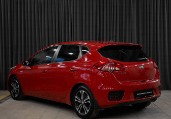 Подержанный автомобиль Kia Ceed Hatchback 2016 года (6 фото)