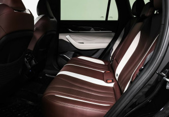 Подержанный автомобиль Geely Monjaro 2022 года (13 фото)