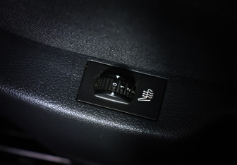 Подержанный автомобиль Peugeot 3008 2012 года (17 фото)