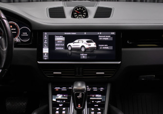 Подержанный автомобиль Porsche Cayenne 2019 года (15 фото)